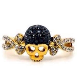18k Gold Skull Ring 0.6ct of Black and White Diamonds